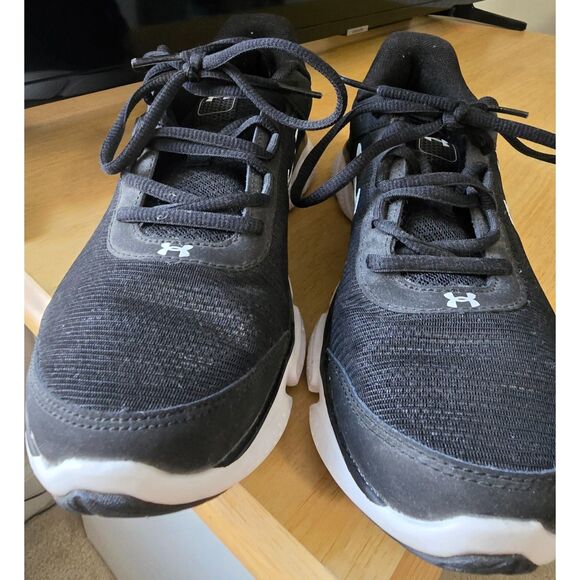 Under Armour Woman's UA Charged Assert 8 Running Shoes 8.5 Black Like New - Picture 3 of 8
